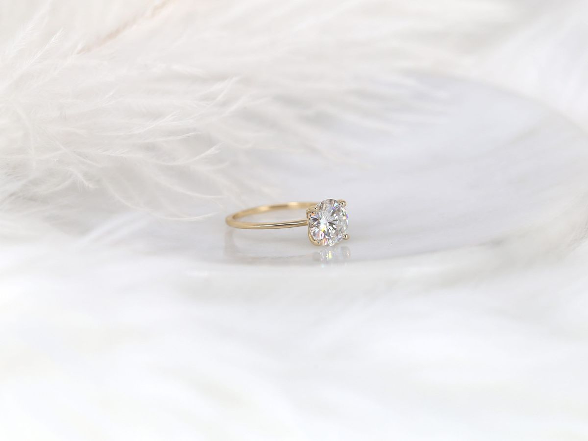 Stunning 2.0 CT Round Moissanite Engagement Ring with Solitaire Design 2