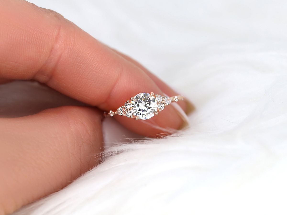 Stunning 1.0 CT Round Moissanite Engagement Ring with Cluster Design 7