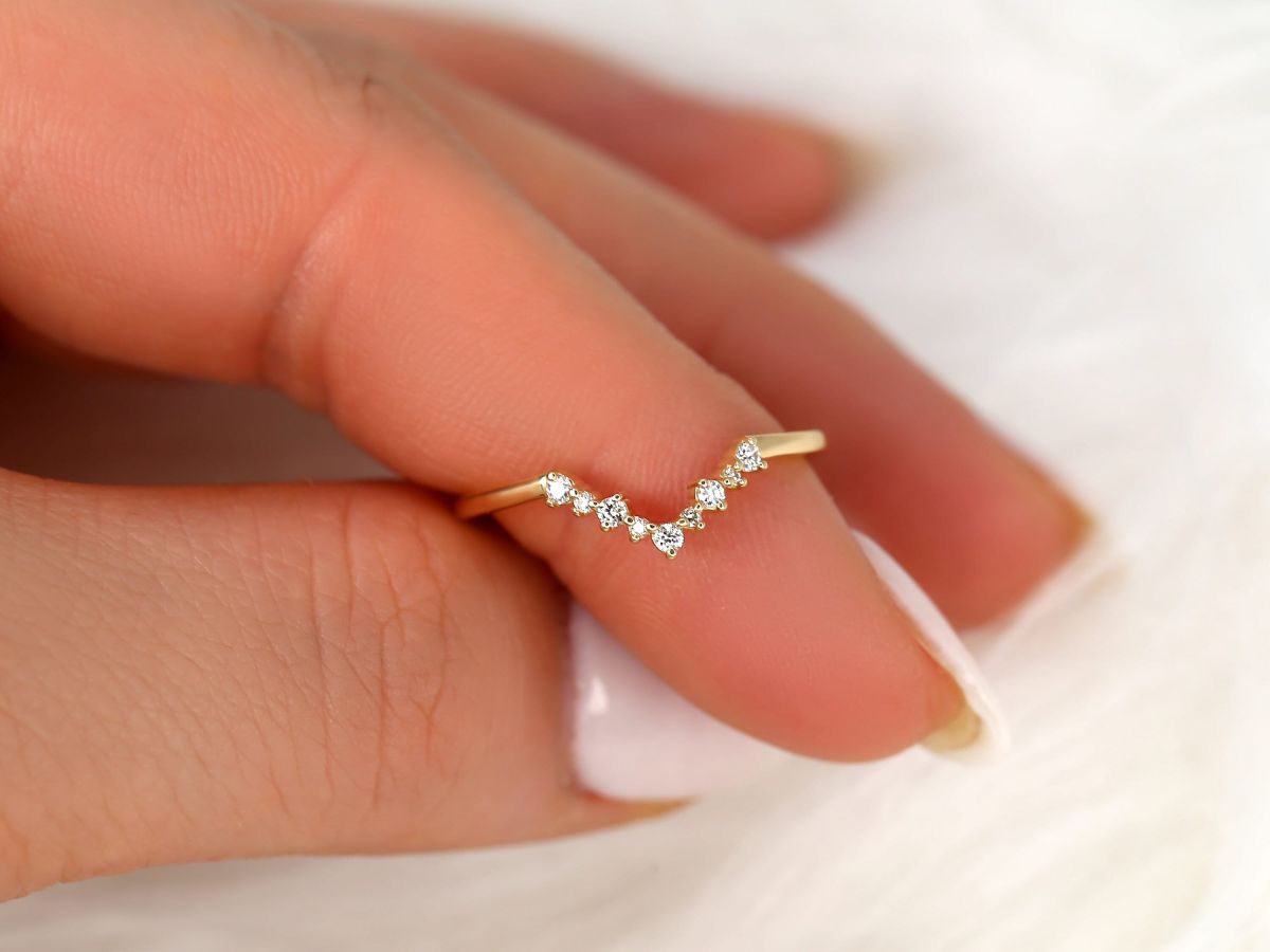 Stunning 0.10 TCW Round Moissanite Stones Curved Wedding Bands 8