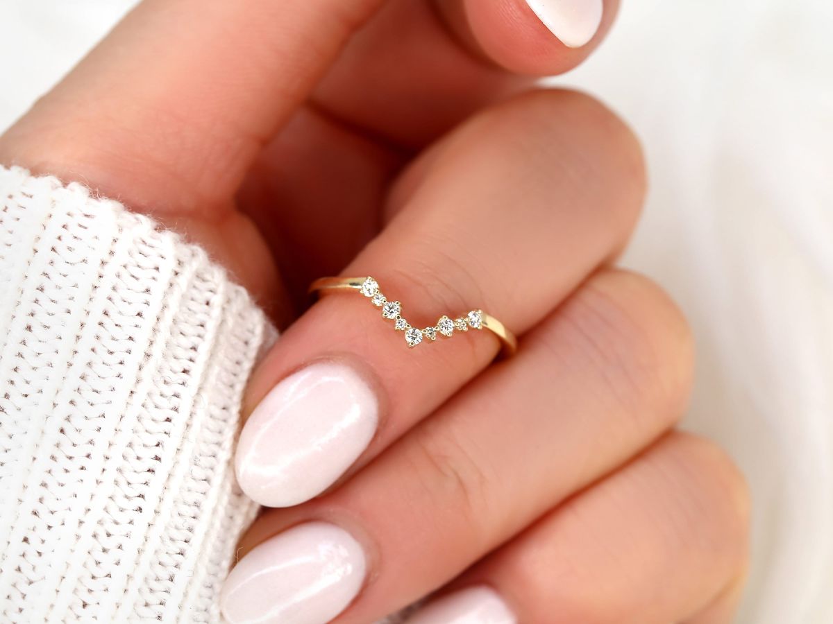 Stunning 0.10 TCW Round Moissanite Stones Curved Wedding Bands 5