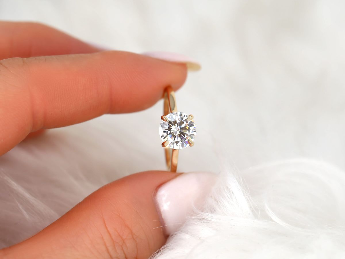 Stunning 2.0 CT Round Moissanite Engagement Ring with Hidden Halo Design 5