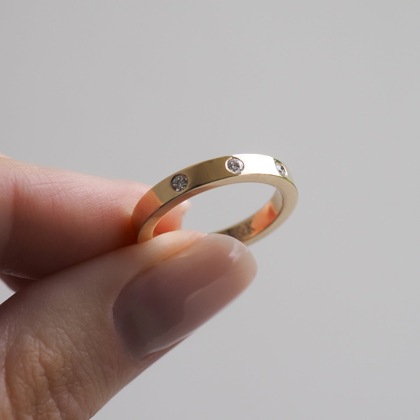 Stunning 0.12 TCW Round Moissanite Stones Flush Wedding Bands 2