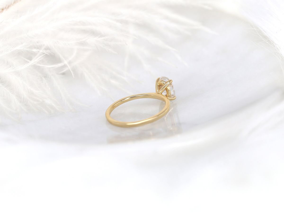 Stunning 1.50 CT Oval Moissanite Engagement Ring with Solitaire Design 3