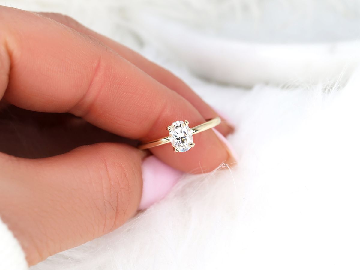 Stunning 0.90 CT Oval Moissanite Engagement Ring With Solitaire Design 5