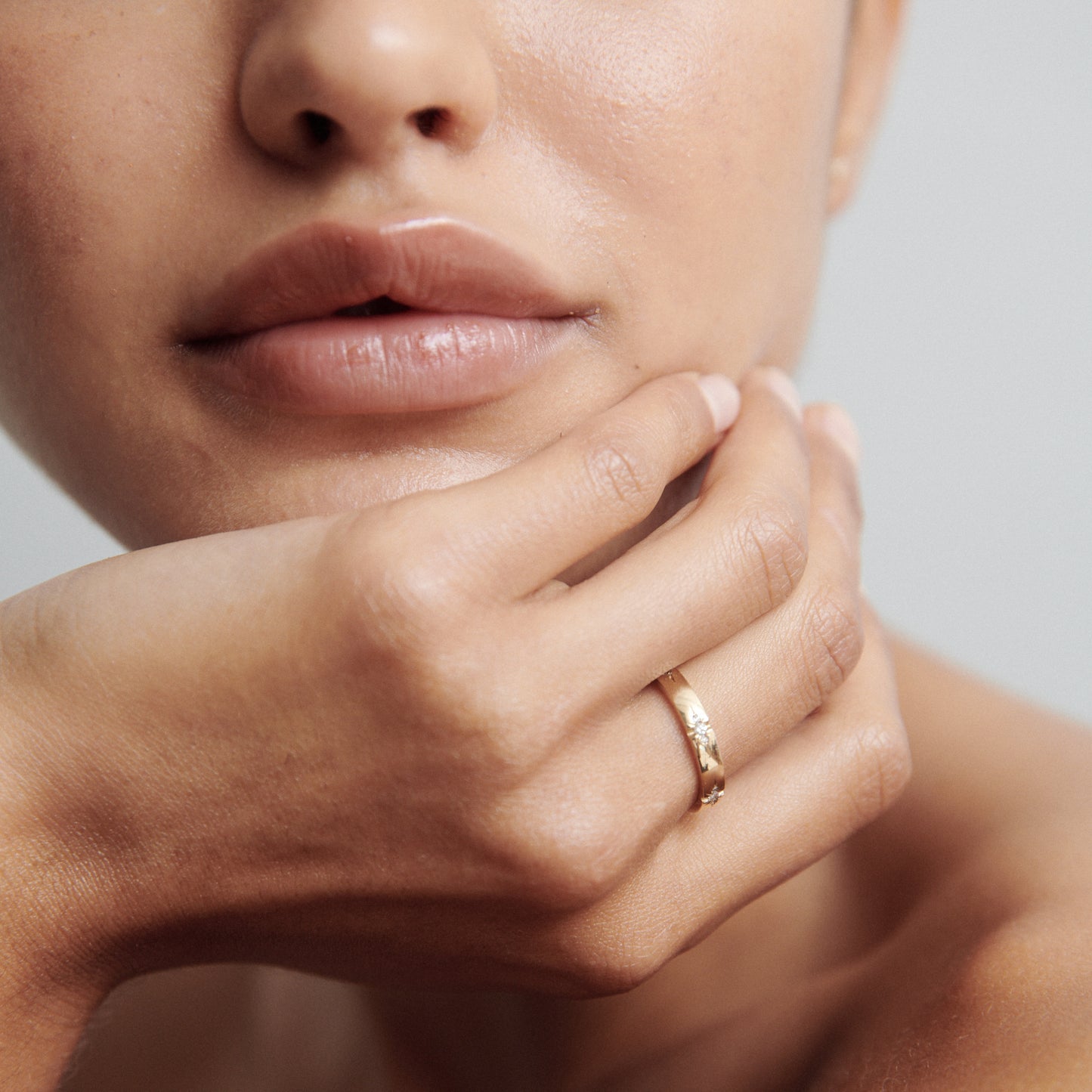 Stunning 0.1 TCW Round Moissanite Stones Flush Wedding Bands 3