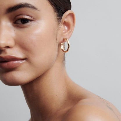 Lightweight Hoops Earrings in Gold 3