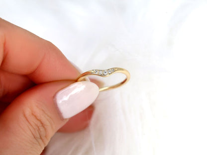 Stunning 0.06 TCW Round Moissanite Stones Curved Wedding Bands 4