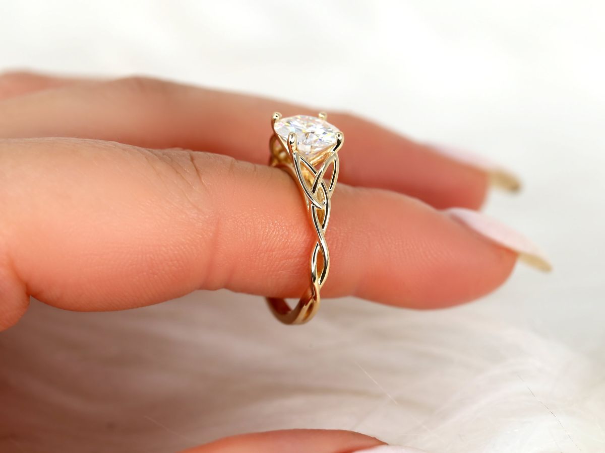 Stunning 2.0 CT Round Moissanite Engagement Ring with Solitaire Design 6