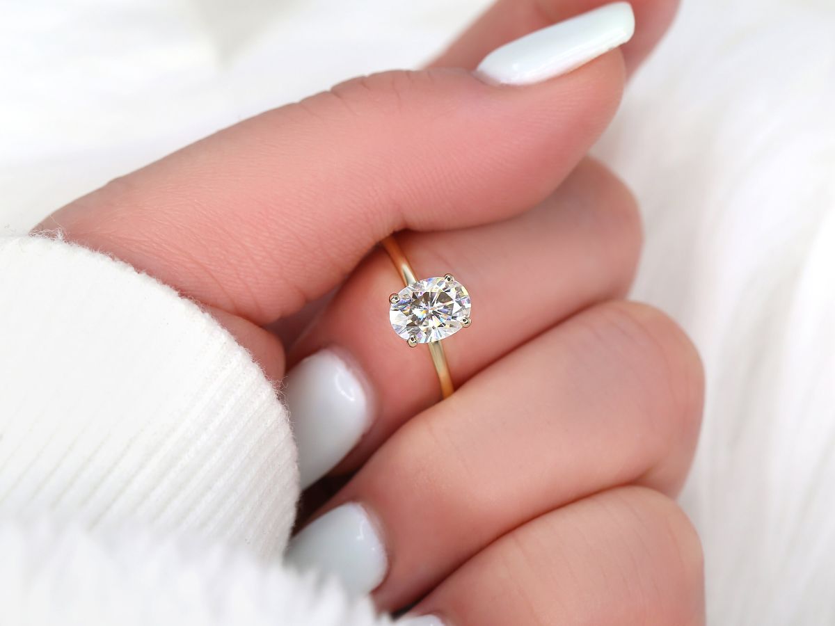 Stunning 1.50 CT Oval Moissanite Engagement Ring with Solitaire Design 8