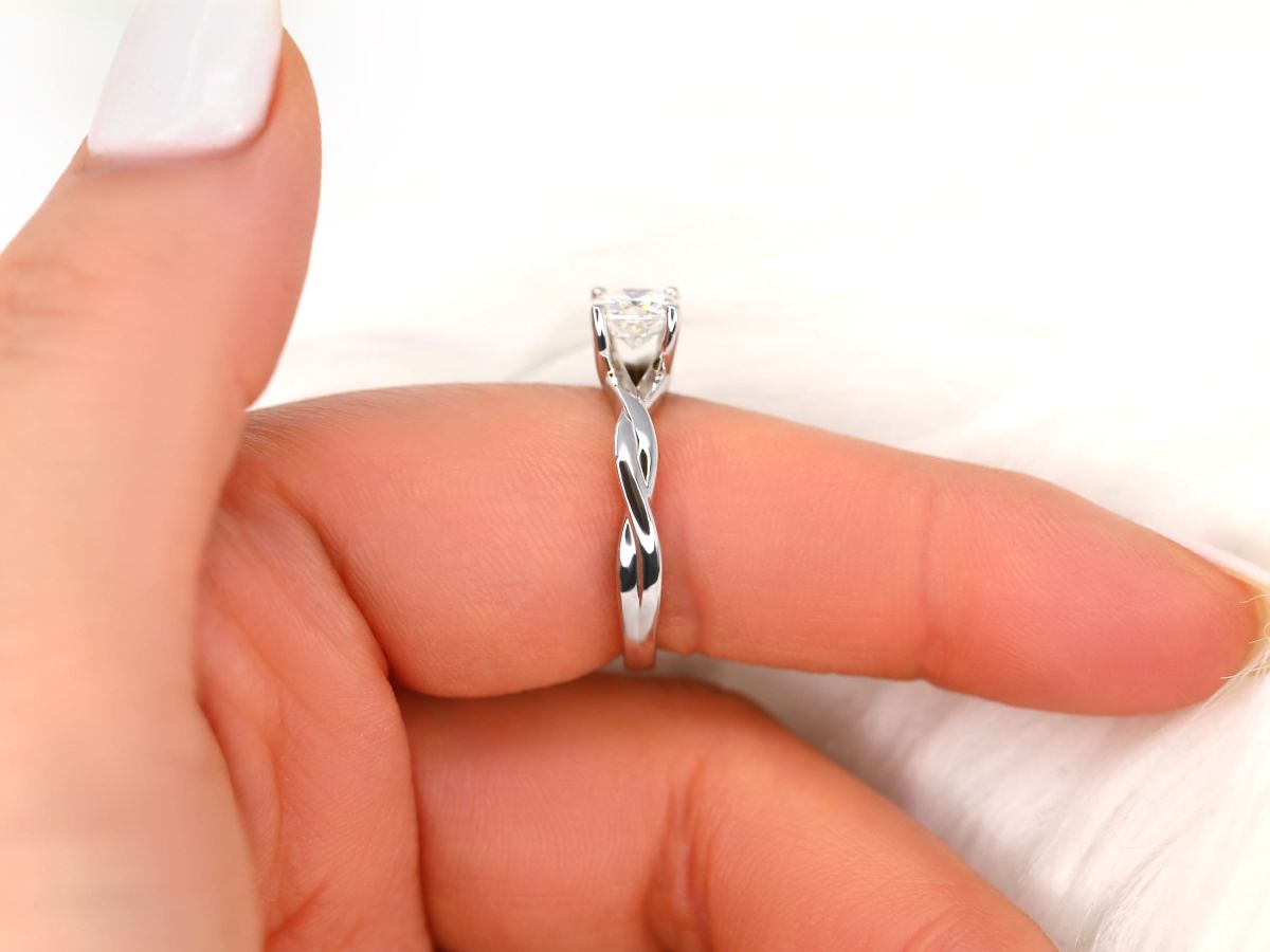 Stunning 1 CT Cushion Moissanite Engagement Ring With Solitaire Design 9