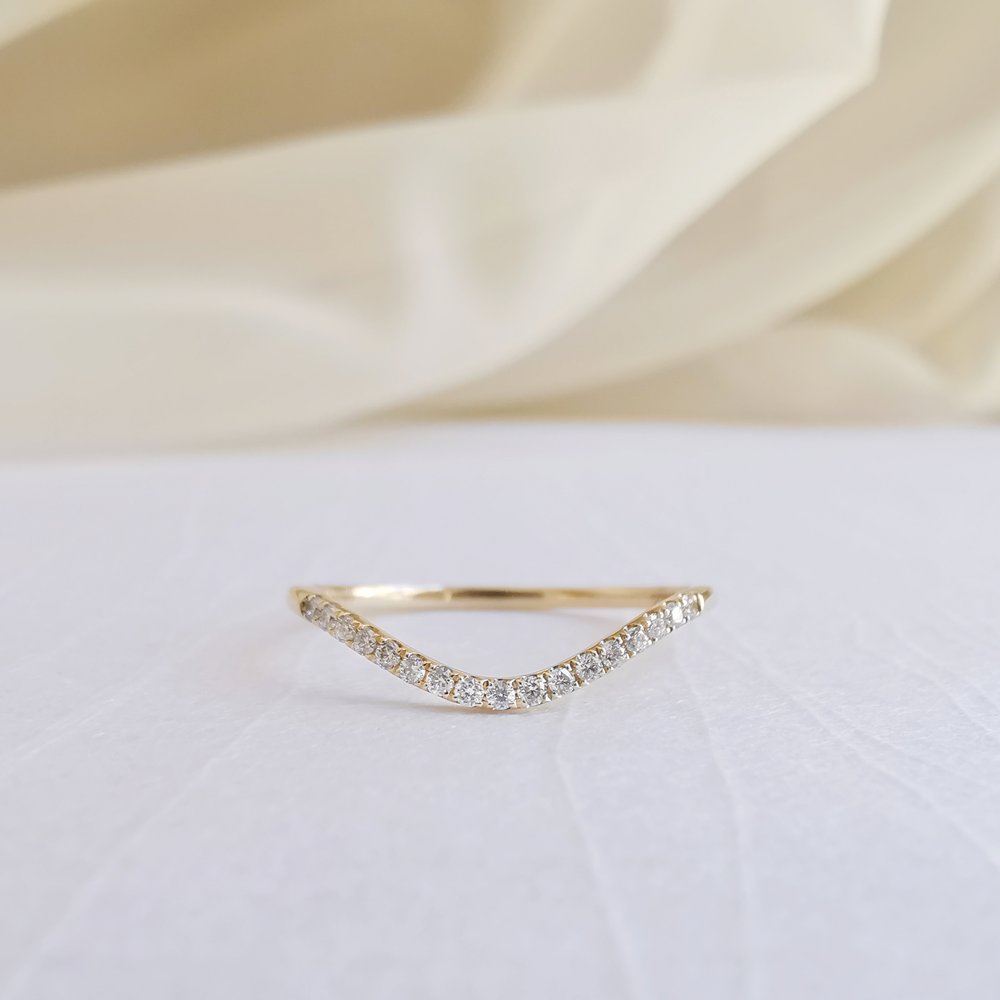 0.09 CT Round Curved Lab Grown Diamond Wedding Band