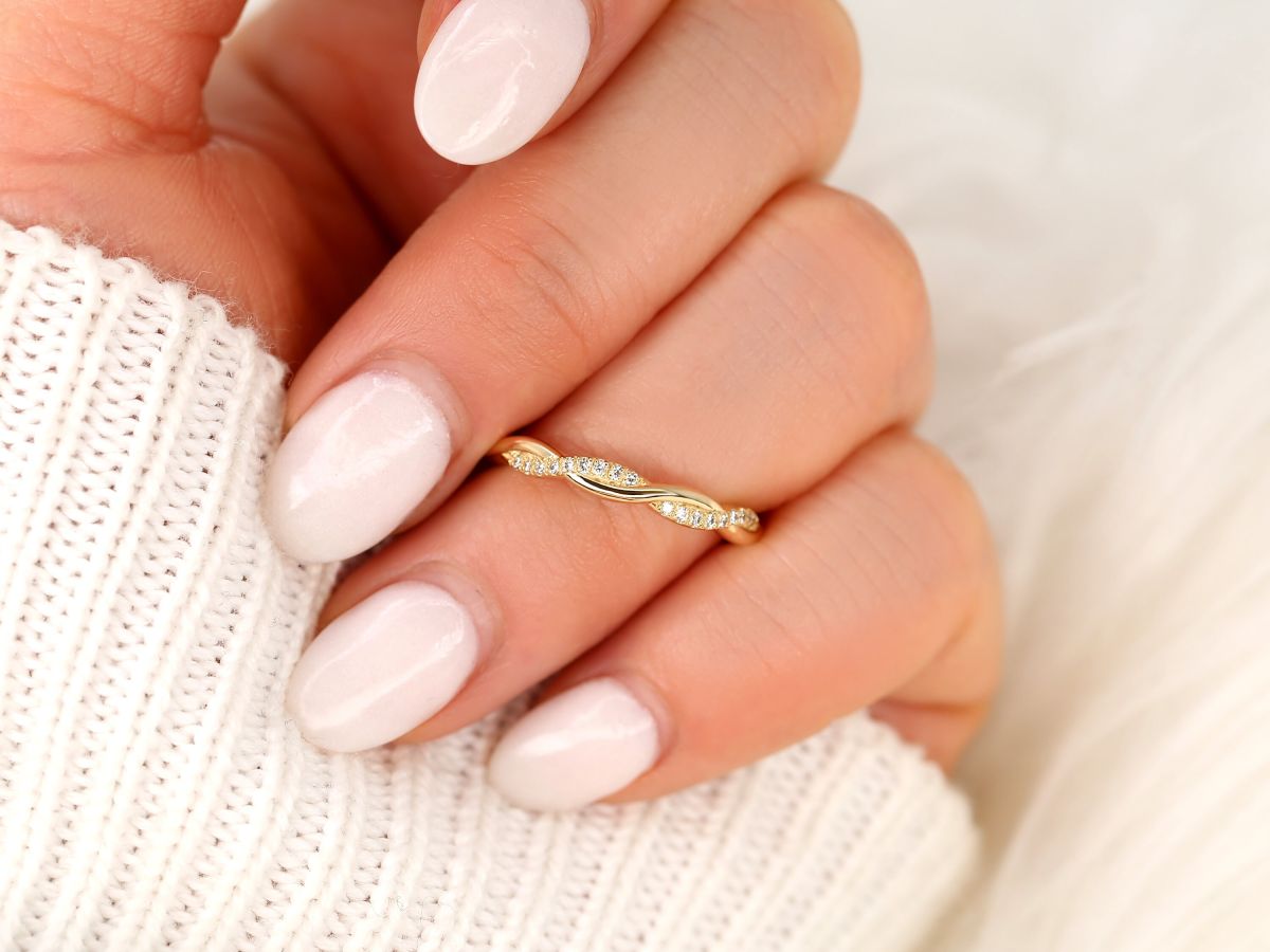 Stunning 0.11 TCW Round Moissanite Stones Halfway Twisted Wedding Bands 1