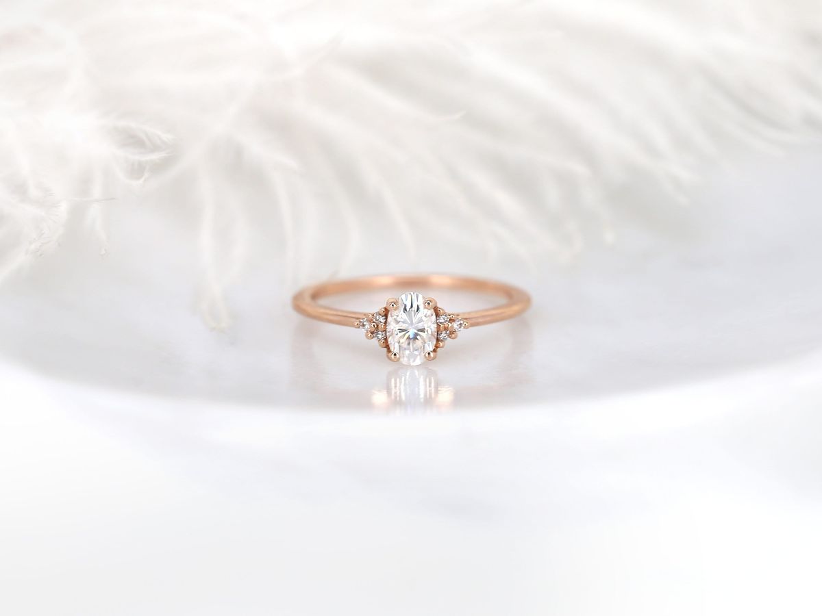 Stunning 0.50 CT Oval Moissanite Engagement Ring With Cluster Design 1