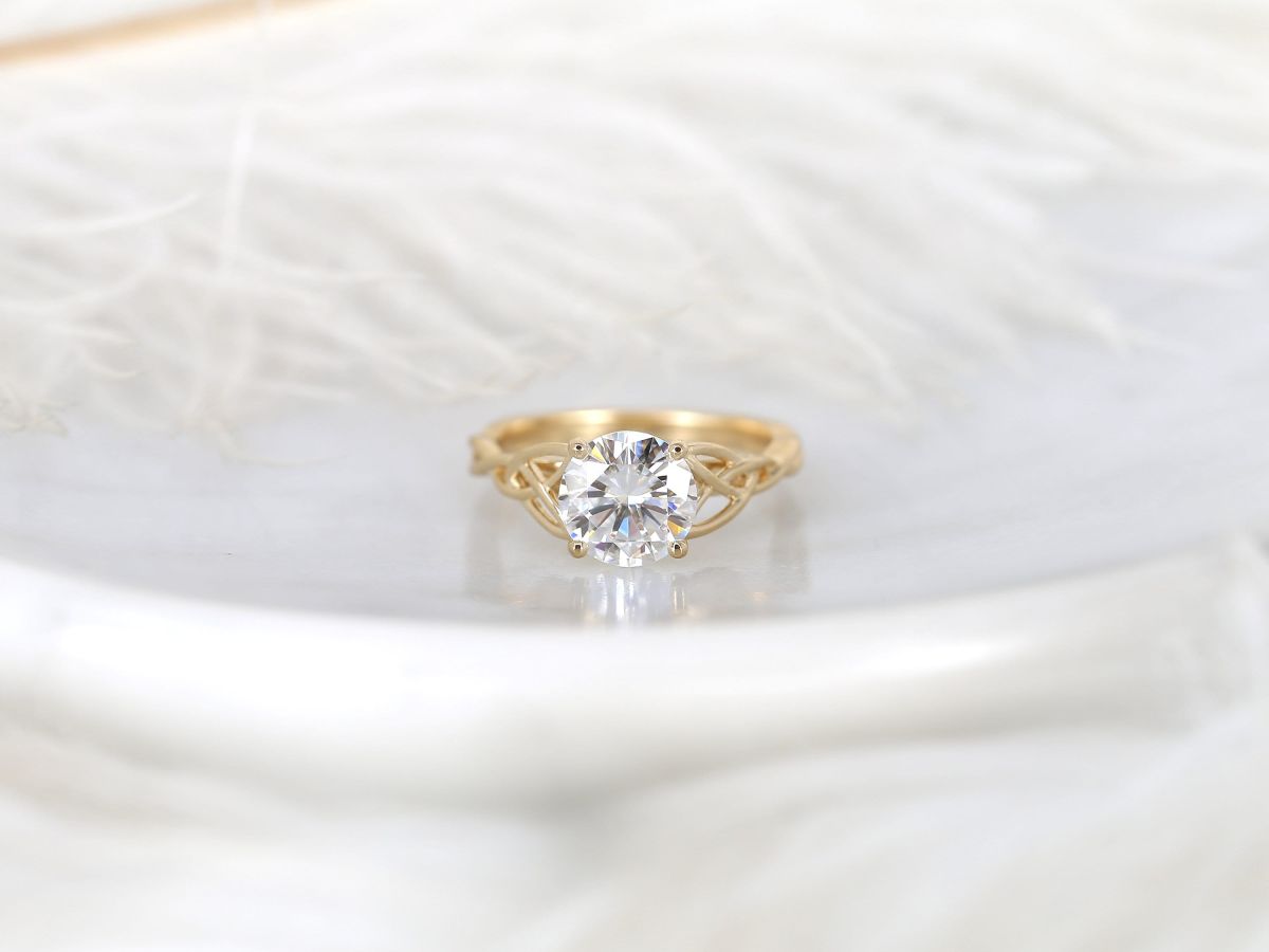 Stunning 2.0 CT Round Moissanite Engagement Ring with Solitaire Design 1