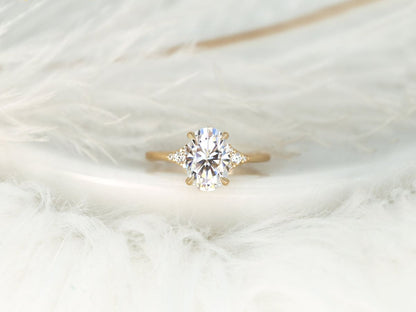 Stunning 2.5 CT Oval Moissanite Engagement Ring with Cluster Design 1