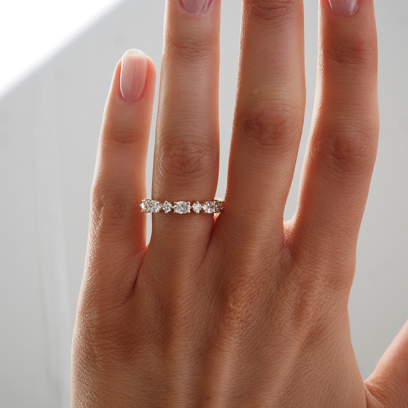 Stunning 0.85 TCW Round & Oval Moissanite Stones Alternate Wedding Bands 4