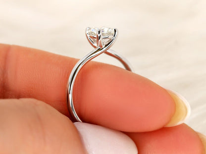 Stunning 1.0 CT Round Moissanite Engagement Ring with Solitaire Design 8