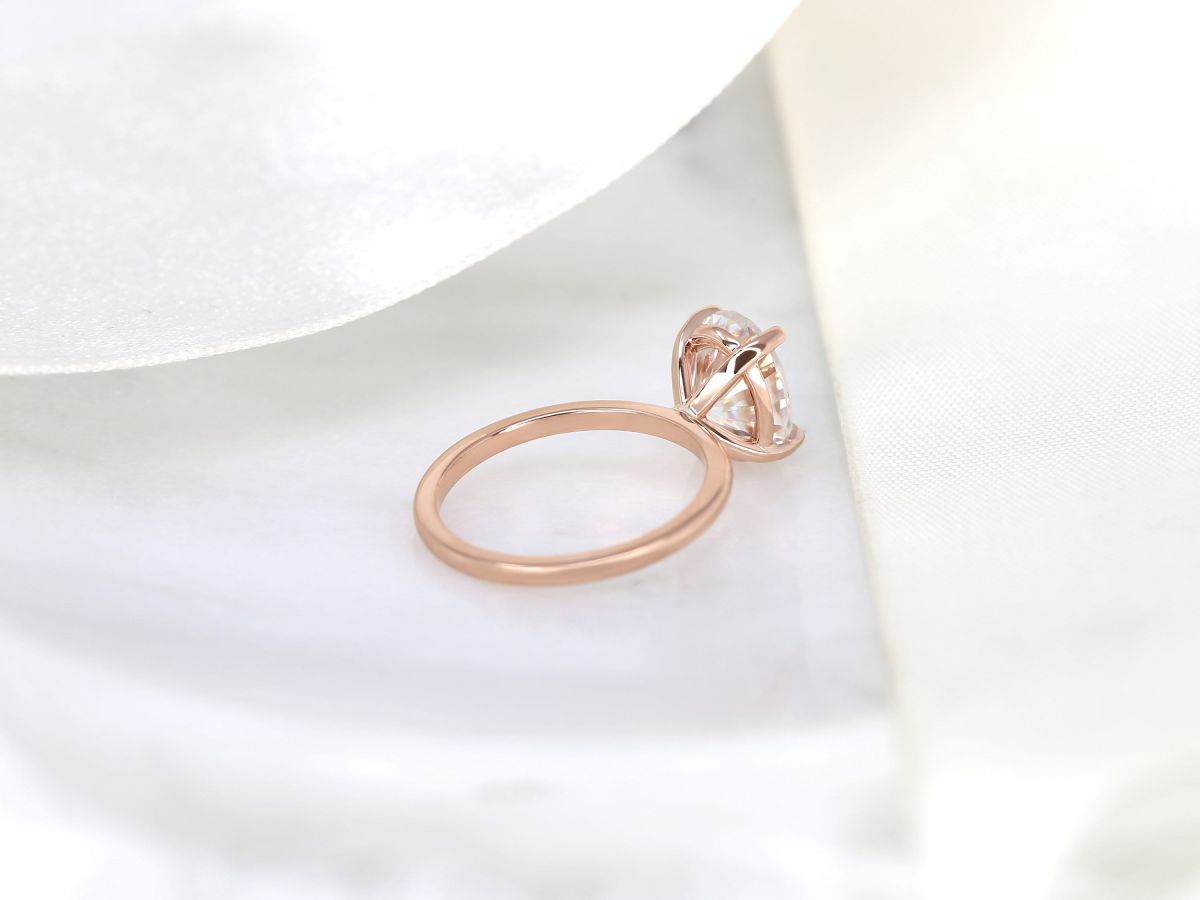 Stunning 3.0 CT Oval Moissanite Engagement Ring with Solitaire Design 3