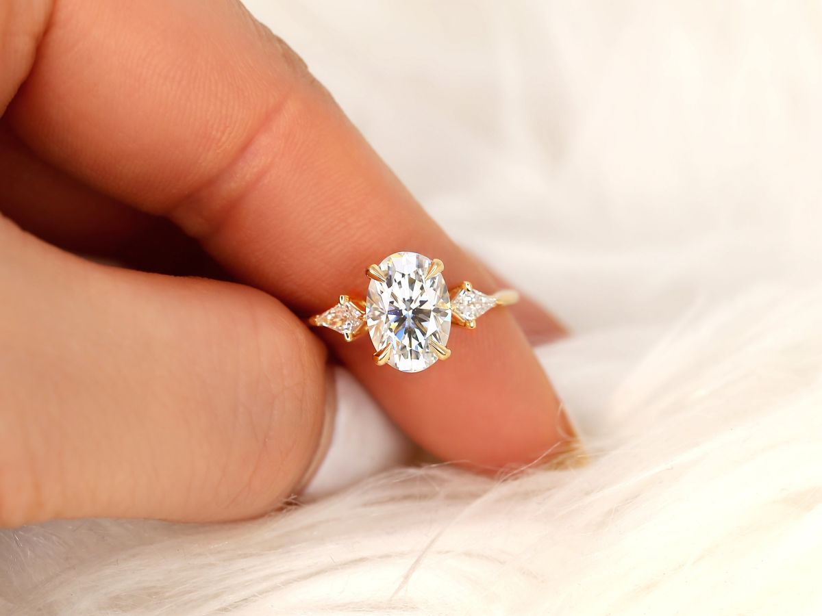 Stunning 2.5 CT Oval Moissanite Engagement Ring with Three Stone Design 8