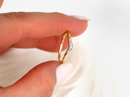 Stunning 0.06 TCW Round Moissanite Stones Curved Wedding Bands 3