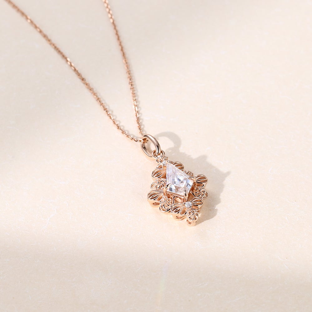 1.0 CT Kite Moissanite Diamond Solitaire Pendant Necklace in Solid Gold 3