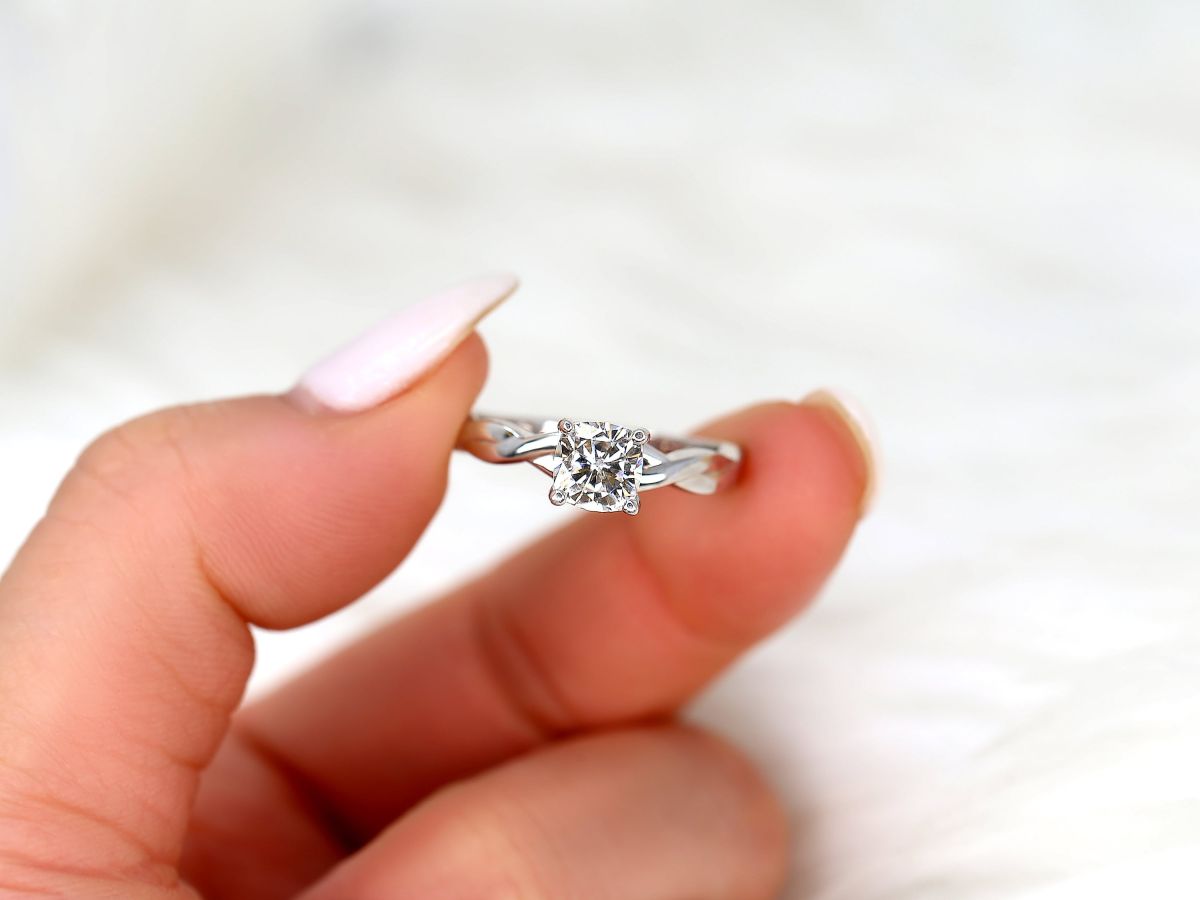 Stunning 1 CT Cushion Moissanite Engagement Ring With Solitaire Design 5