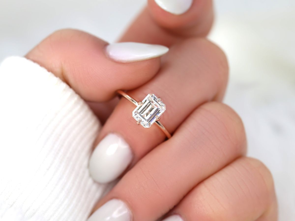 Stunning 1.75 CT Emerald Moissanite Engagement Ring with Solitaire Design 7