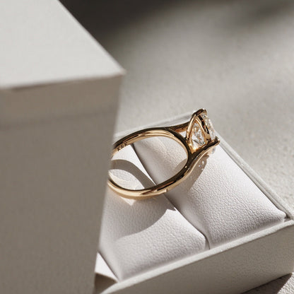 Stunning 2.0 CT Oval Moissanite Engagement Ring with Solitaire Design 3