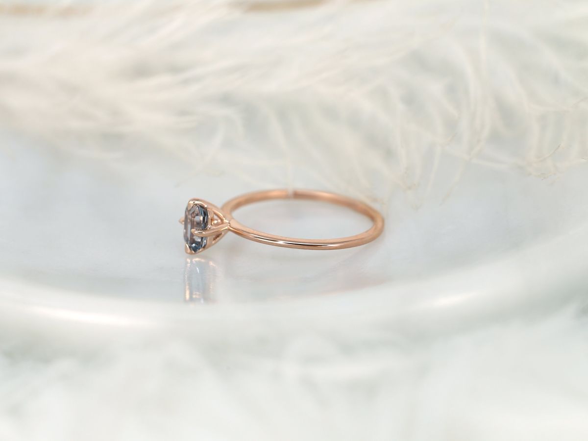 Stunning 0.75 CT Emerald Moissanite Engagement Ring With Solitaire Design 2