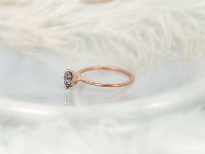 Stunning 0.75 CT Emerald Moissanite Engagement Ring With Solitaire Design 2