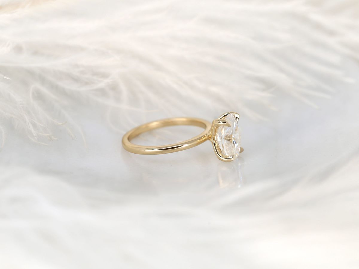 Stunning 2.5 CT Oval Moissanite Engagement Ring with Solitaire Design 2