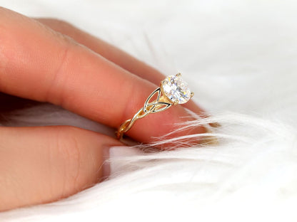 Stunning 2.0 CT Round Moissanite Engagement Ring with Solitaire Design 4