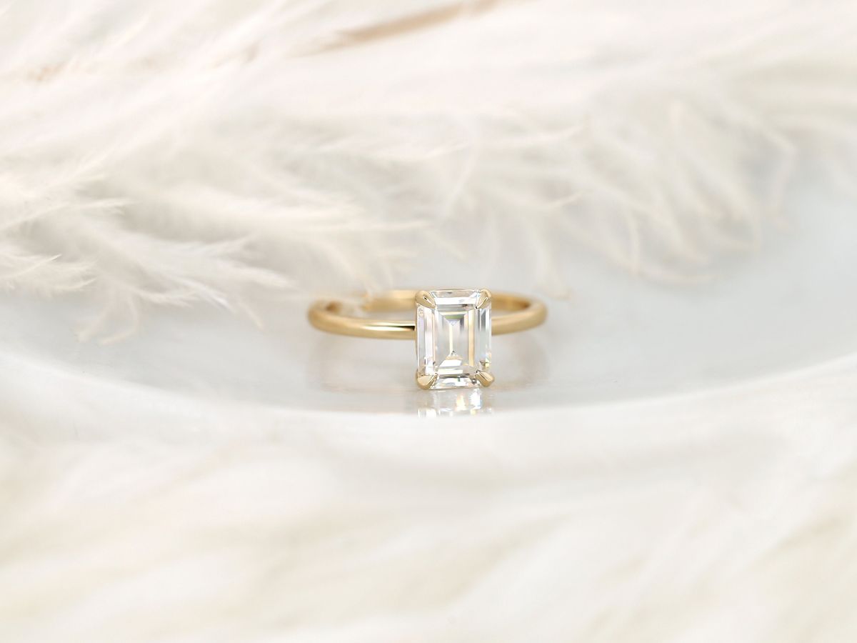 Stunning 1.75 CT Emerald Moissanite Engagement Ring with Solitaire Design 2