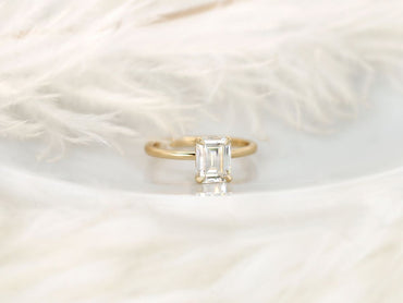 Stunning 1.75 CT Emerald Moissanite Engagement Ring with Solitaire Design 2