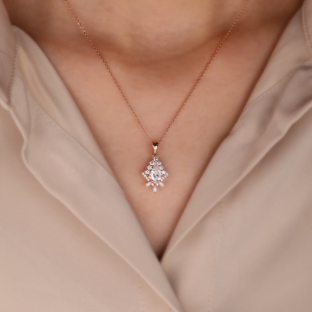 1.20 TCW Kite Moissanite Diamond Cluster Pendant Necklace in Solid Gold 5