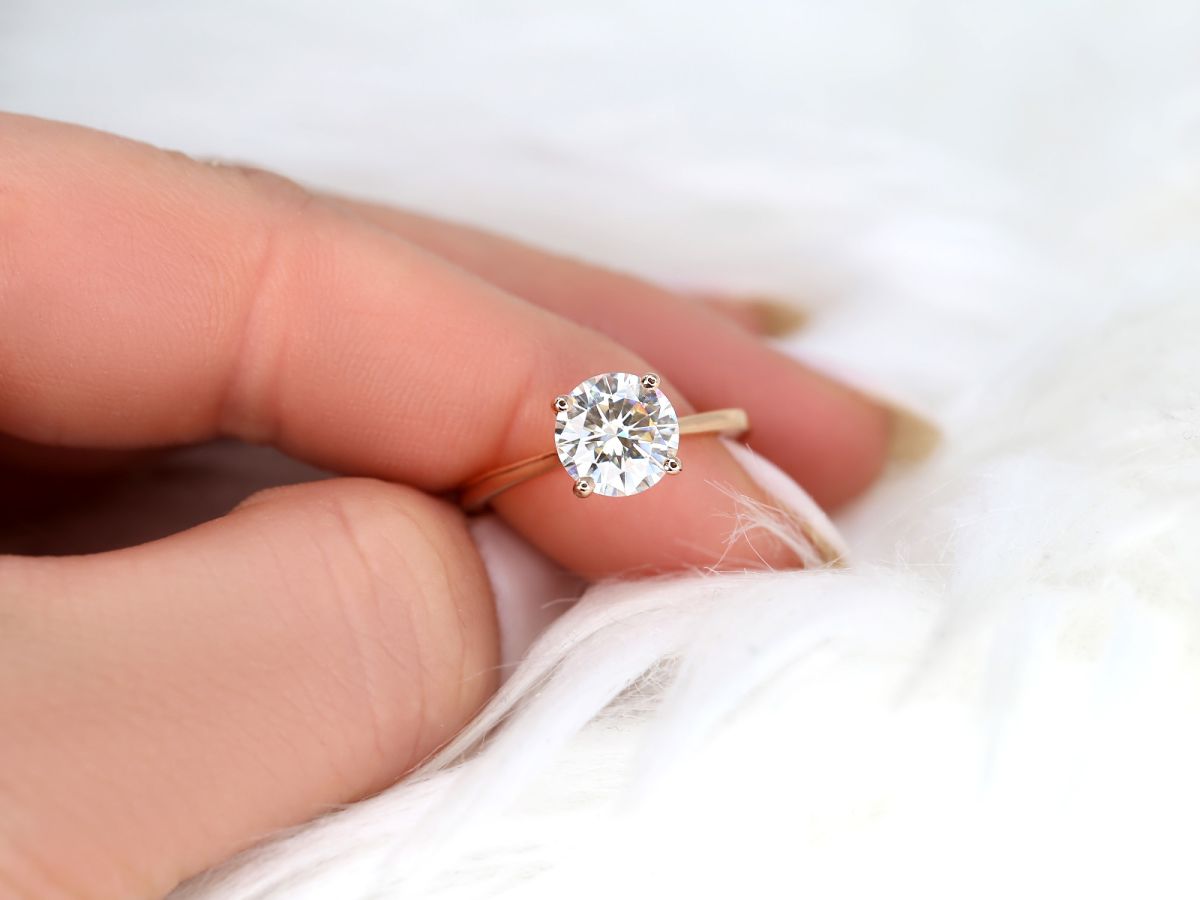 Stunning 2.0 CT Round Moissanite Engagement Ring with Solitaire Design 4