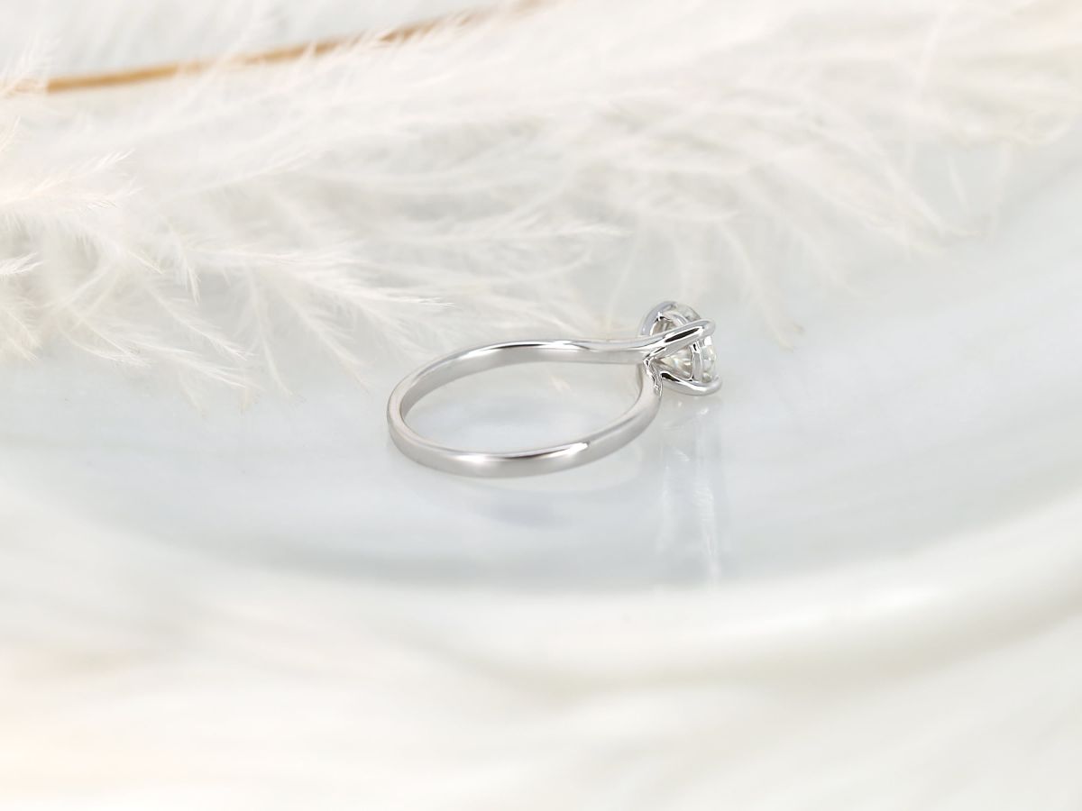 Stunning 1.0 CT Round Moissanite Engagement Ring with Solitaire Design 2