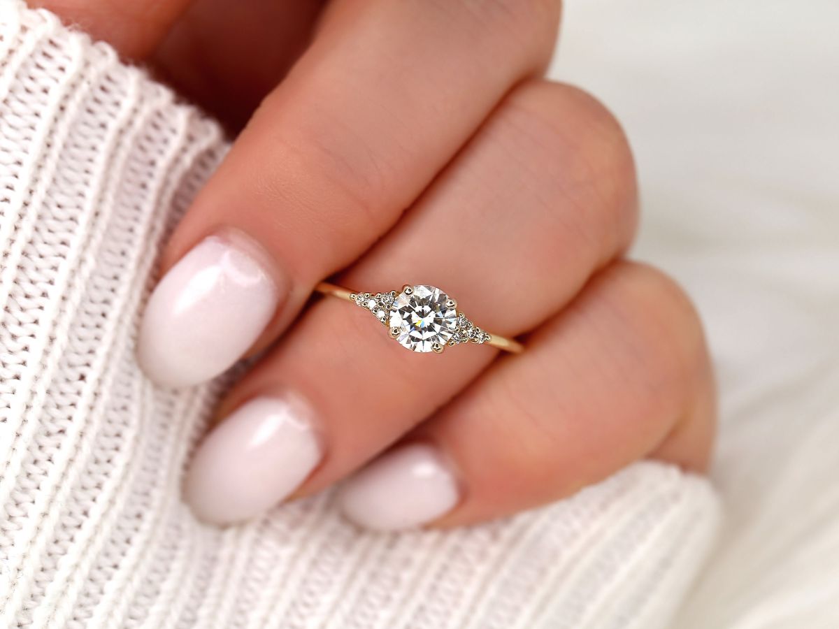 Stunning 0.75 CT Round Moissanite Engagement Ring With Cluster Design 5