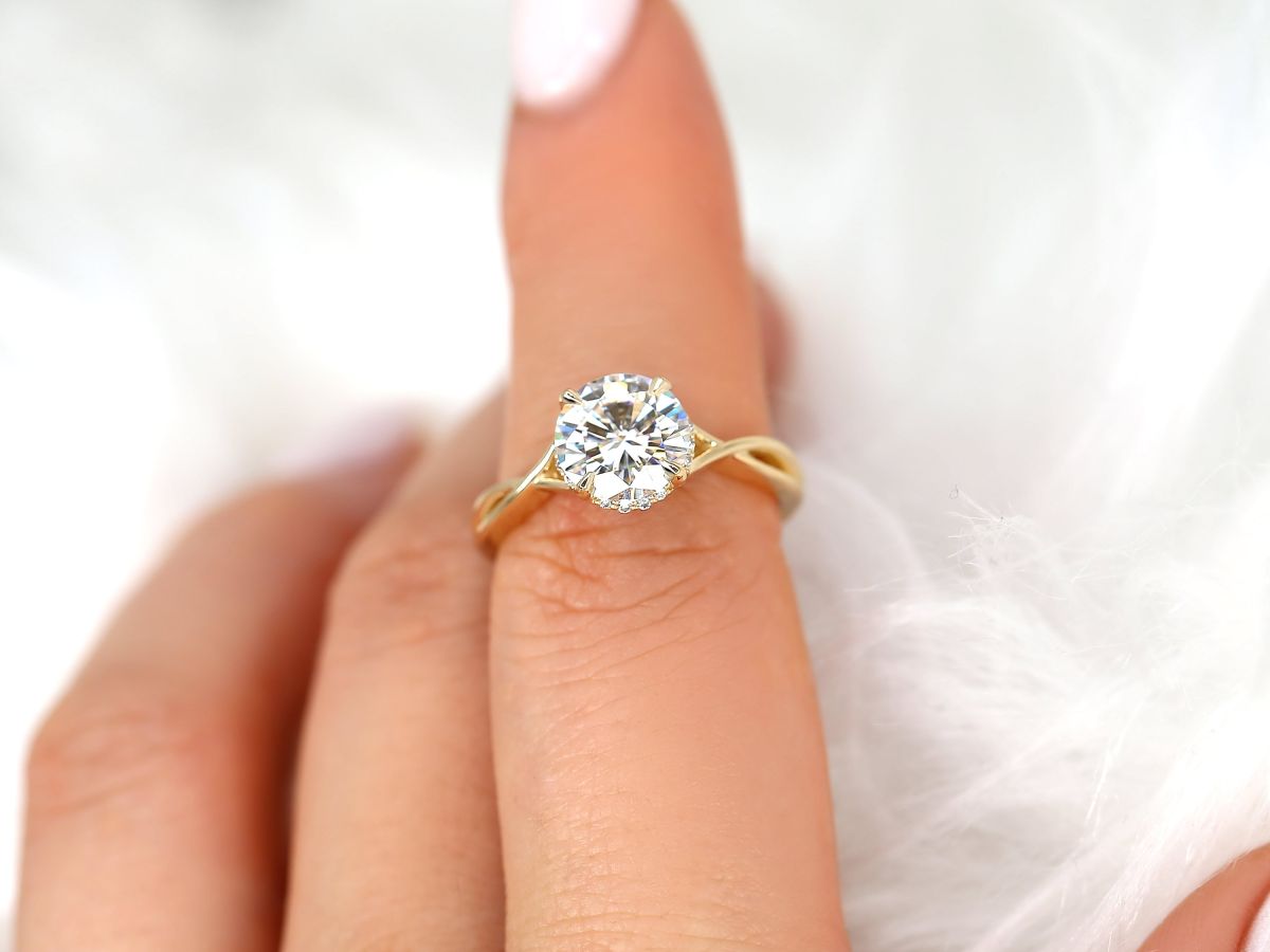 Stunning 2.0 CT Round Moissanite Engagement Ring with Hidden Halo Design 5