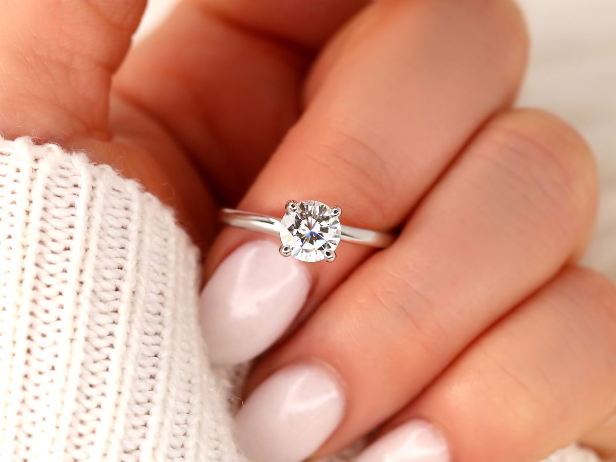 Stunning 1.0 CT Round Moissanite Engagement Ring with Solitaire Design 10