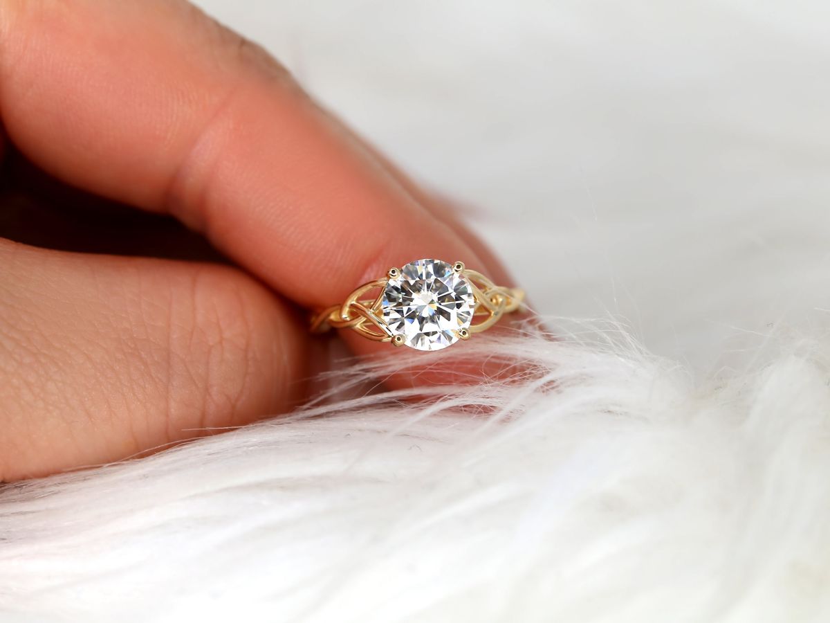 Stunning 2.0 CT Round Moissanite Engagement Ring with Solitaire Design 8