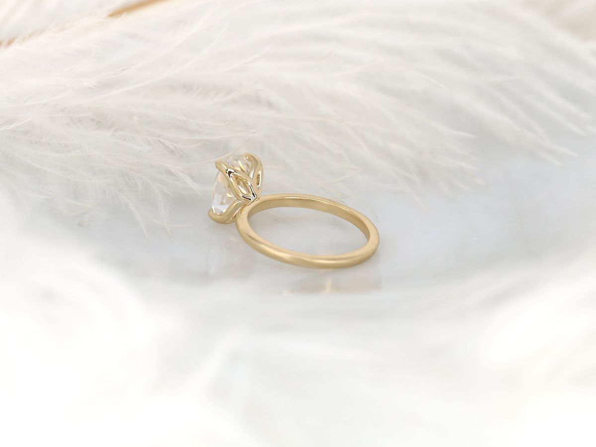 Stunning 2.5 CT Oval Moissanite Engagement Ring with Solitaire Design 4