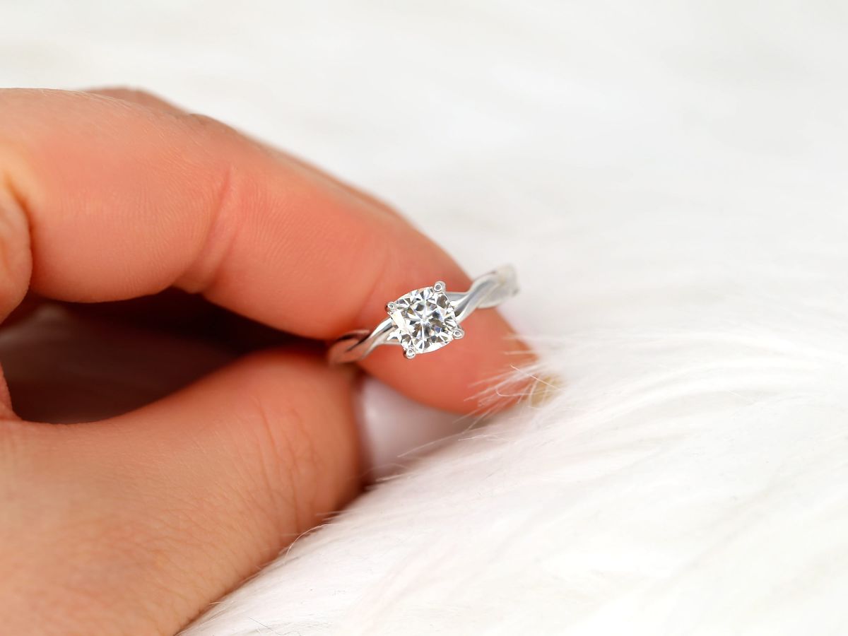 Stunning 1 CT Cushion Moissanite Engagement Ring With Solitaire Design 8