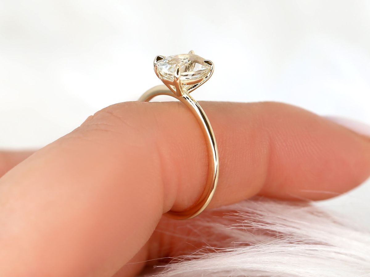 Stunning 1.98 CT Oval Moissanite Engagement Ring with Solitaire Design 3