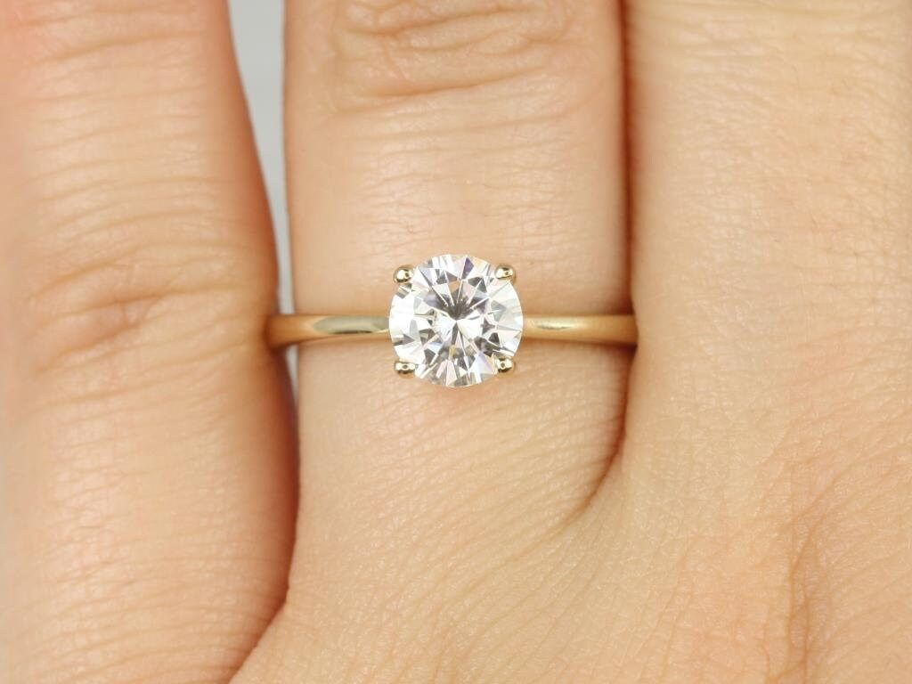 Stunning 1 CT Round Moissanite Engagement Ring With Solitaire Design 5