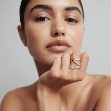 Stunning 0.4 TCW Round Moissanite Stones Curved Wedding Band 2