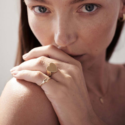 Stunning Heart Signet Metal Ring 2